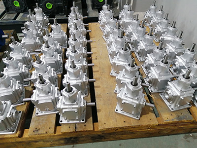 T系列螺旋锥换向齿轮减速机